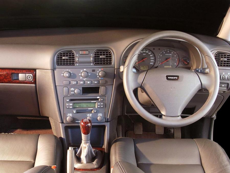  Volvo S40 2002 года  (ZA) (фото 3 из 9)